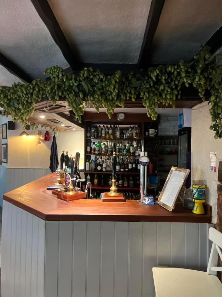 Oake Anchor Inn מראה חיצוני תמונה